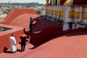 En menos de 24 horas, Protección Civil revisa inmuebles y templos de Puebla