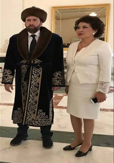 Nicolas Cage se convierte en meme tras vestimenta en Kazajistán