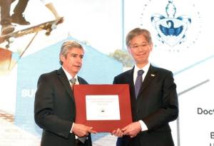 BUAP recibió el galardón “Las TI del futuro” de la compañía japonesa Fujitsu