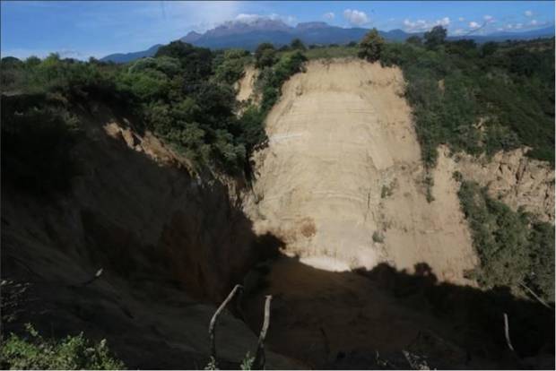 Descartan grieta en Huejotzingo por sismo; fue derrumbe de 4 kilómetros en barrancas