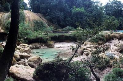 Indígenas tzeltales inician rescate de las Cascadas de Agua Azul
