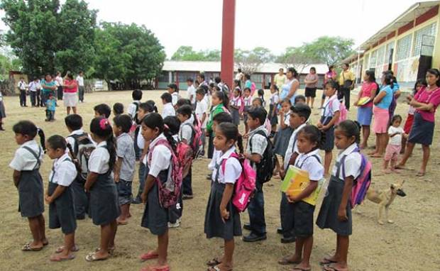 Mobiliario y sanitarios, pendientes de escuelas en zonas marginadas de Puebla