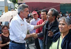 Tony Gali entrega 350 escrituras a familias del municipio de Puebla