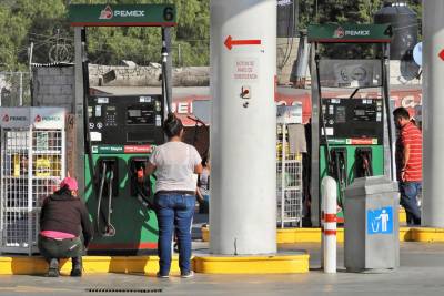 Cierran dos estaciones en Puebla capital por vender gasolina robada