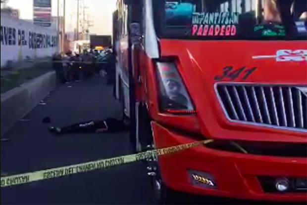 Pasajero armado mata a un asaltante de autobús en la México-Puebla