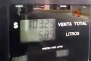 Usuario denuncia alteración en bombas de gasolinera de Cúmulo de Virgo