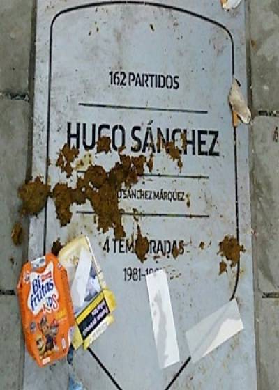 Fans del Atlético de Madrid rechazaron placa en honor a Hugo Sánchez