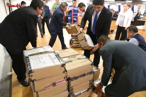 TEPJF recibe paquetes electorales de votos emitidos en el extranjero
