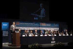Esparza Ortiz inauguró el LXI Congreso Nacional de Física en la BUAP