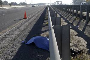 Murió atropellado al intentar cruzar la autopista Puebla- México