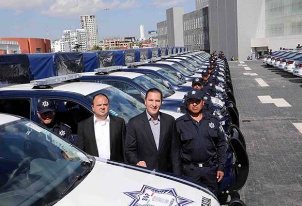 RMV entrega equipamiento, ascensos y reconocimientos a policías