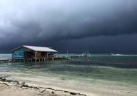 “Earl” se degrada a tormenta tropical y golpea a Quintana Roo
