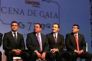 Moreno Valle toma protesta a nueva mesa directiva de Canacintra