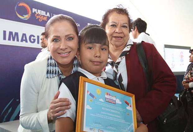 DIF Puebla entrega premios de concurso de dibujo infantil