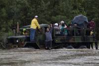 “Harvey” deja 16 muertos en Texas; Houston sigue bajo el agua