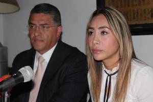 Mamá de #LadyHumilladora se disculpa por agresión a joven en Puebla