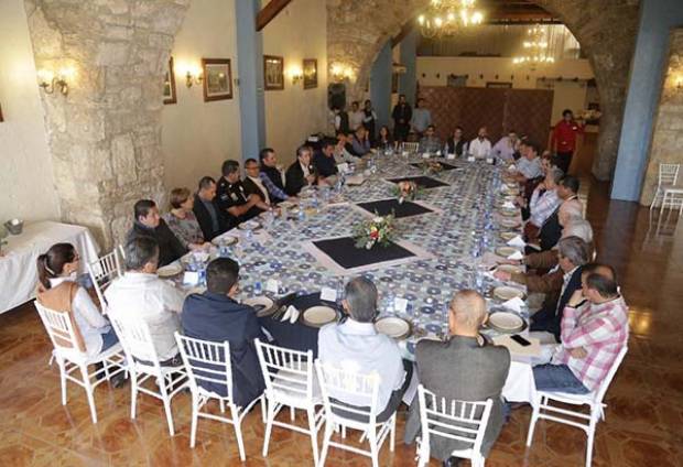 Gabinete de Seguridad se reúne con presidentes municipales y empresarios en Tehuacán