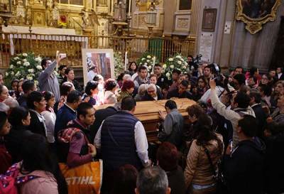 Feligreses se despiden del arzobispo Rosendo Huesca en la Catedral de Puebla