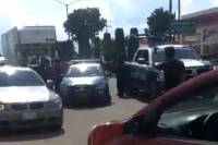 Policías de Texmelucan y grupo de inconformes protagonizaron riña