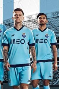 Tecatito Corona luce nuevo jersey del Porto