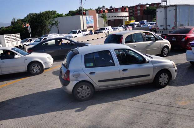 Molestia y caos en Cuernavaca por cierre del Paso Exprés