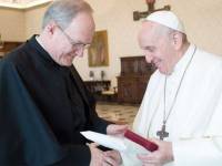 El Papa cesa a obispo que acababa de nombrar, por pederastia