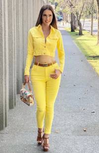 Marlene Favela enamora en amarillo en redes sociales