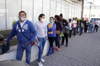 Larga filas se forman en la JLCA de Puebla tras medio año de cierre