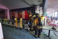 Bomberos sofocan incendio en negocio del centro de Puebla