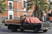 Muere hombre al interior de camioneta que transportaba ladrillos en Puebla
