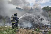 Bomberos sofocan incendio en inmediaciones de Las Hadas
