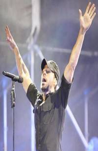 Enrique Iglesias anuncia adiós y lanza 