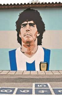 Diego Maradona: El futbol lo recuerda en su cumpleaños 61