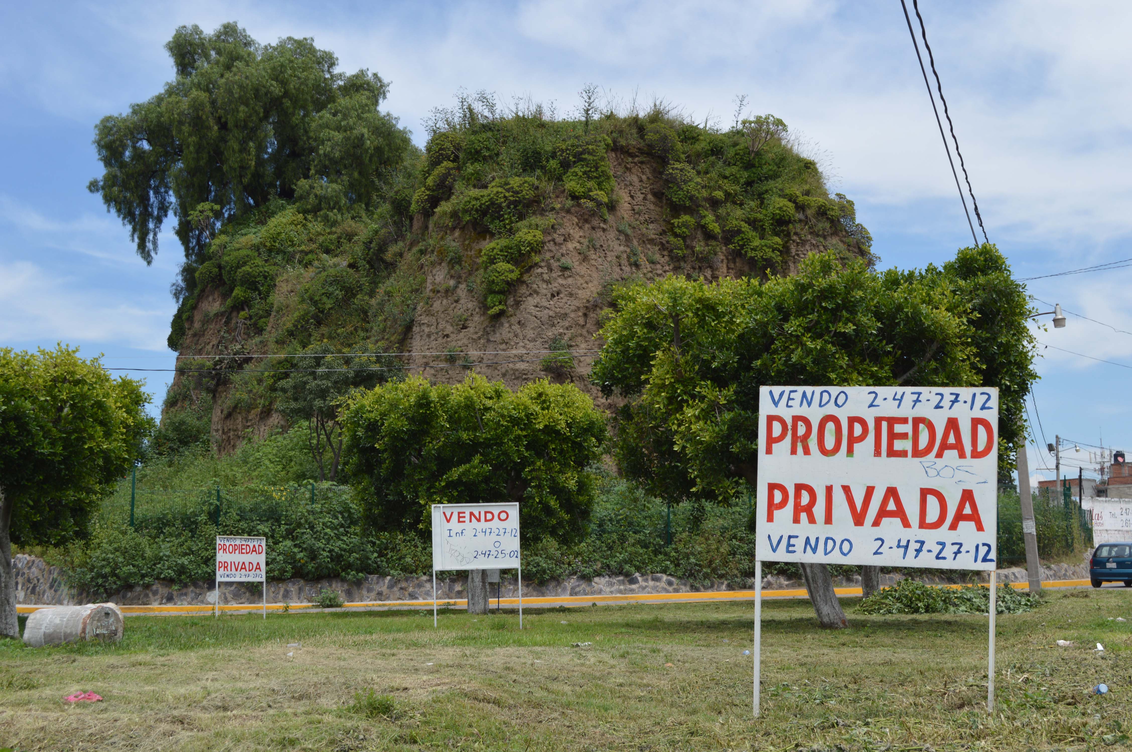 LOS “DUEÑOS” DE LA PIRÁMIDE ACOZAC