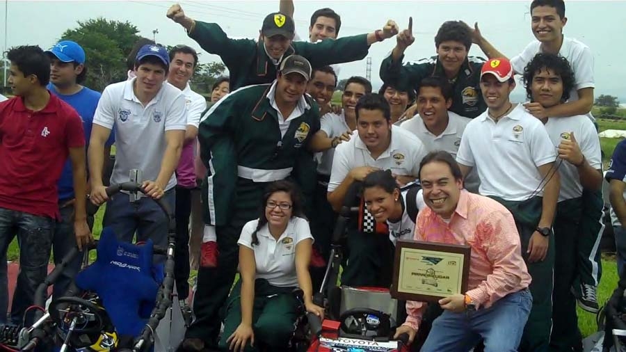 Escudería Jaguar de la UDLAP en primer lugar de la competencia Electratón 2010