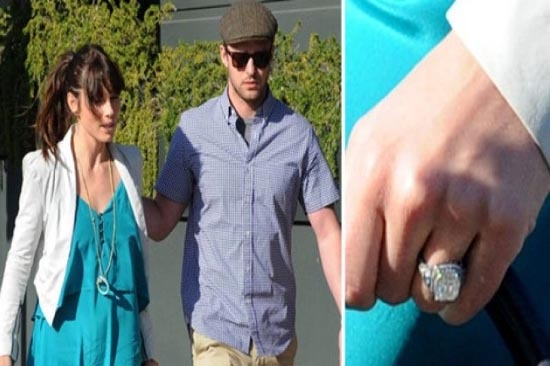 Jessica Biel presume anillo de compromiso