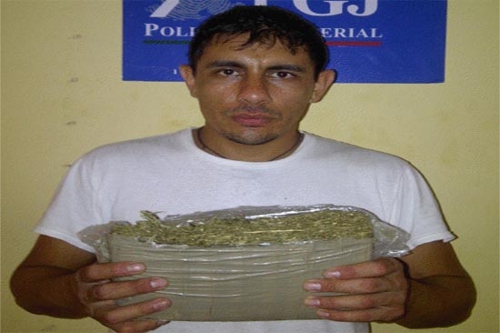 Narcomenudista fue detenido por la policía en La Ceiba con paquete de marihuana