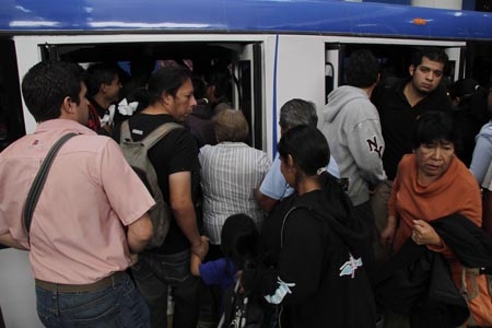 RUTA, caótico inicio de operaciones: aglomeraciones y deficiencias