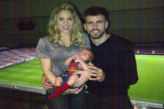 Shakira y Piqué presumen a Milan desde el Nou Camp