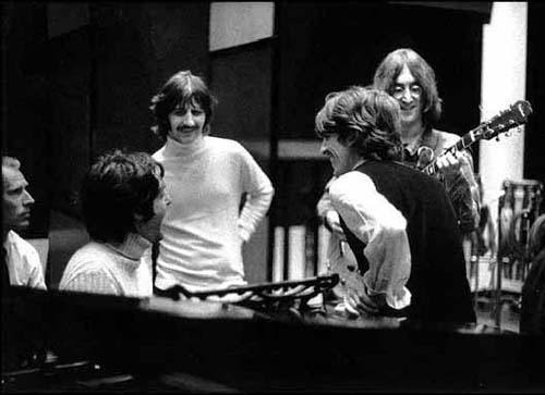 Piano de The Beatles no irá a subasta