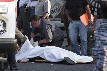PGJ detuvo a 10 implicados en el homicidio del policía ministerial en La Libertad