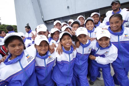 SEP abanderó a deportistas que participarán en los Juegos Nacionales de Educación Primaria