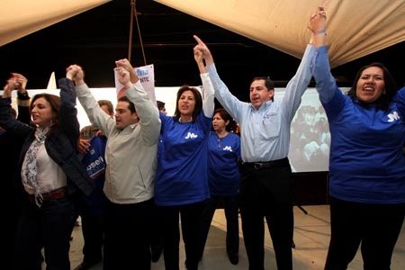 Panistas se enlazan con Josefina Vázquez Mota y así inician su campaña