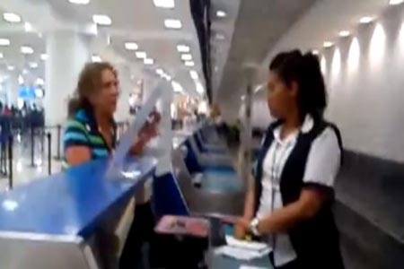 Video: senadora del PRD actúa con prepotencia tras perder un vuelo de VivaAerobús