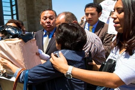 Dirigente del PRI defiende a líder nacional del PRD acusado de “vendido”