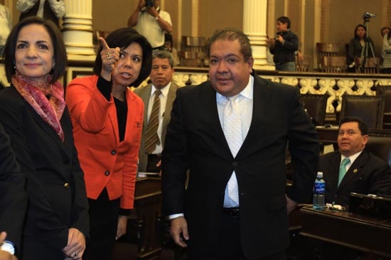 Moreno Valle impone a González Magaña como comisionado de la CAIP