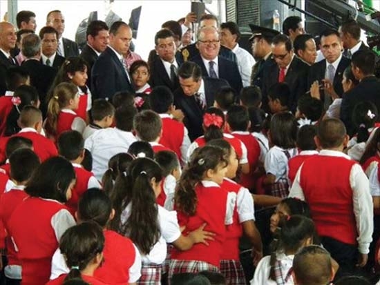 Peña Nieto anuncia revisión a financiamiento de educación pública