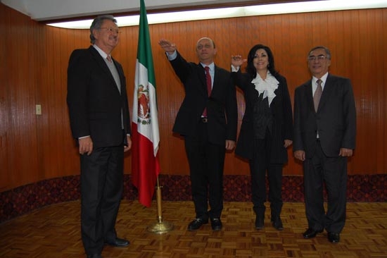 Lastiri toma posesión como líder del PRI en Puebla