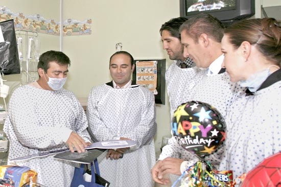 Padre de niño de Petlalcingo mutilado por granada recibe una casa