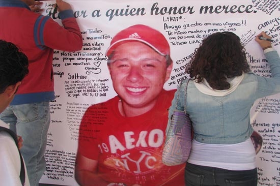BUAP: rinden homenaje a consejero de Administración muerto en un accidente